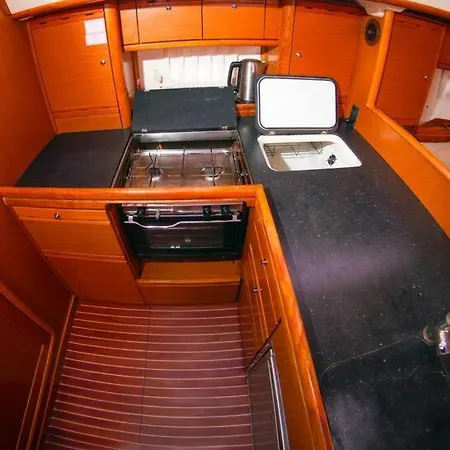 Botel Bavaria Vision 44