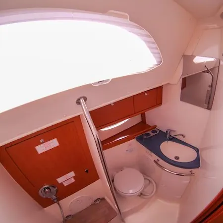 Πλωτό κατάλυμα Bavaria Vision 44 Figueira da Foz