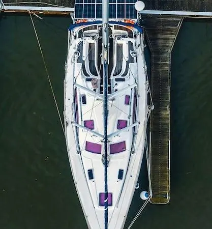 Bavaria Vision 44 Πλωτό κατάλυμα