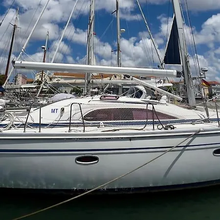 Bavaria Vision 44 Πλωτό κατάλυμα