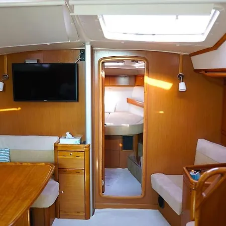 Πλωτό κατάλυμα Bavaria Vision 44 Figueira da Foz